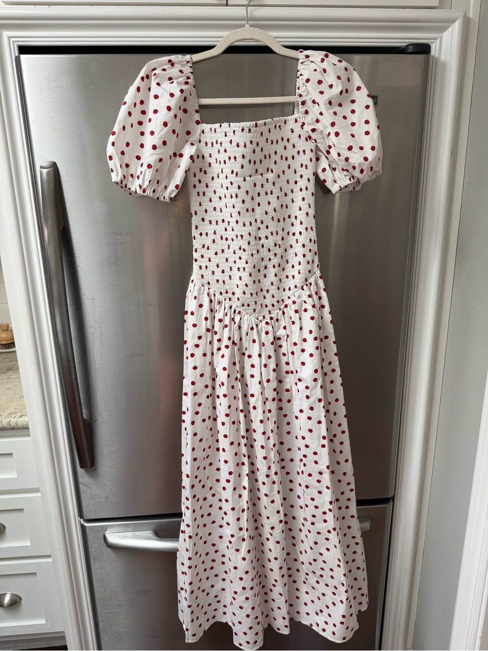 OPT NEVER WORN White Puff-Sleeve Smocked Maxi Dress with Red TOMATO Print